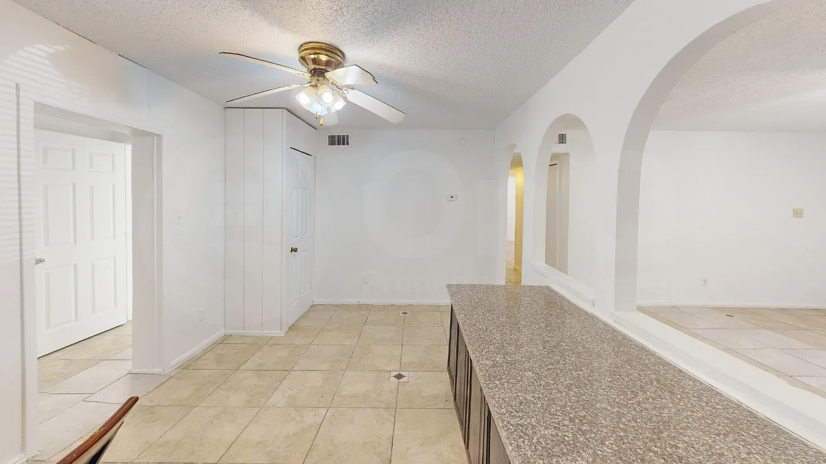 5 bed, 2.0 bath, 1725 sqft, $1,650 — Photo 4