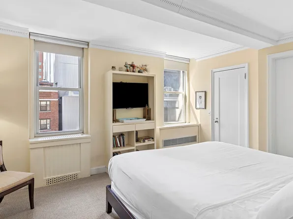 111 East 56th Street 1601 image 3 of 5