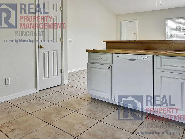 230 Rotonda Blvd W #A — Photo 10