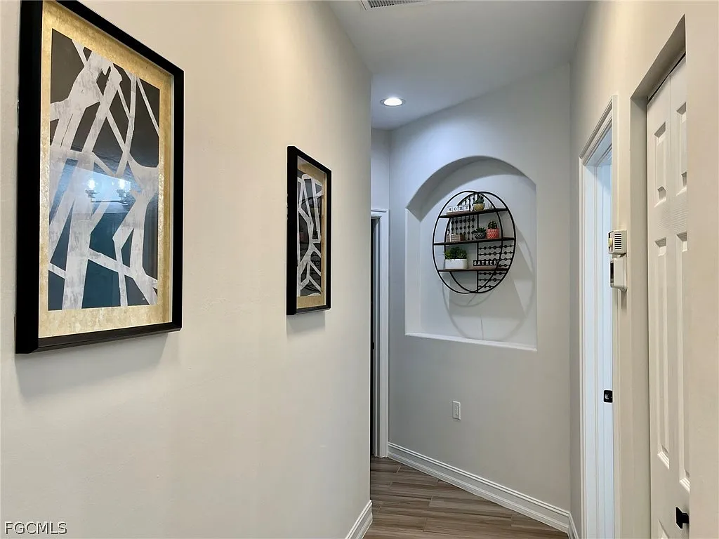 3 bed, 2.0 bath, 1879 sqft, $6,500 — Photo 4
