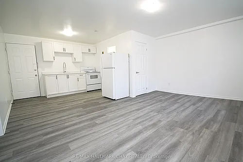 58 Queen St W Photo 1