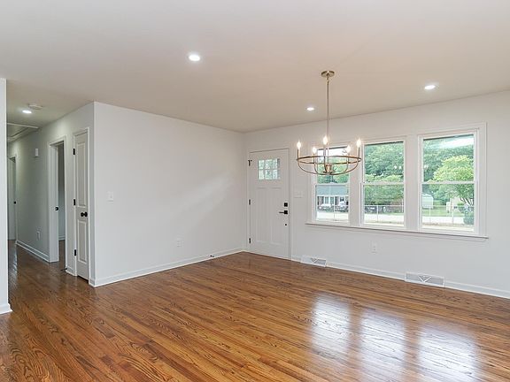 3rd image of 14 Dunlap Dr