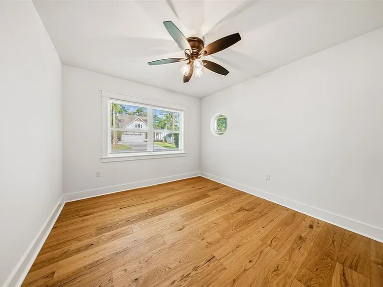 1827 Fernando Dr — Photo 14