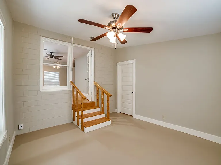 208 S Winston Ln — Photo 13