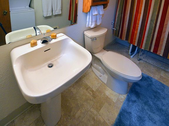 Shower in the second bathroom