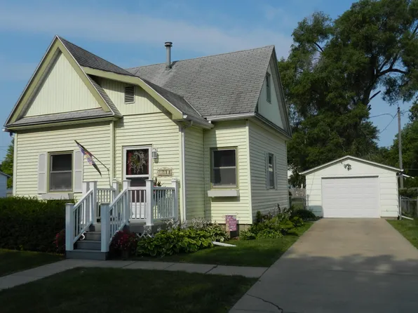 2210 S 9th St, Council Bluffs, IA 51501