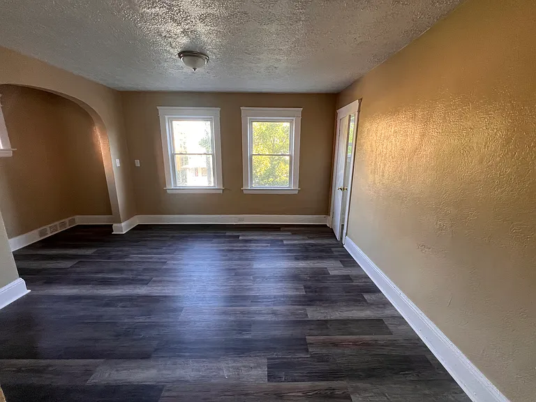 10908 Tacoma Ave #UP — Photo 3