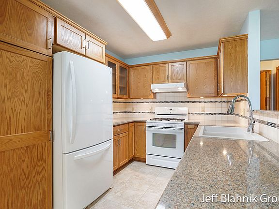 4th image of 1047 Ironwood Cir NW
