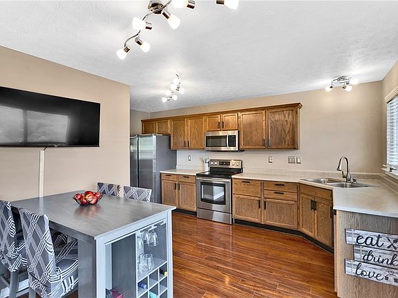 3rd image of 1804 Michael Dr