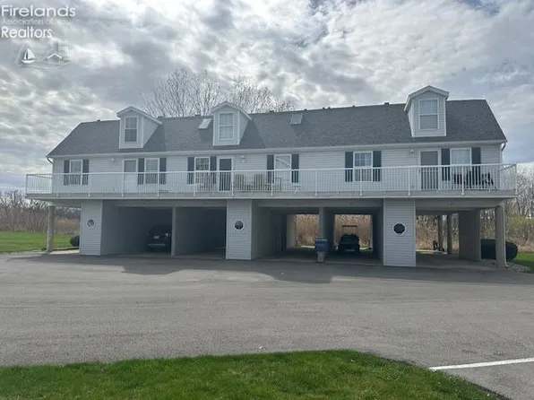43 N Schooner Point Dr, Pt Clinton, OH 43452