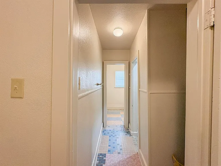234 W 7th Ave — Photo 4