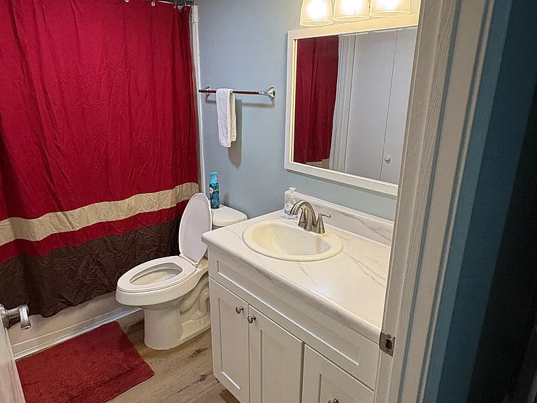 510 E Gillespie St — Photo 8