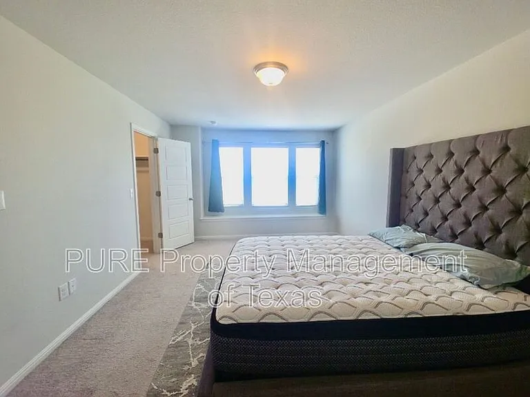 10400 Alemoor Dr — Photo 11