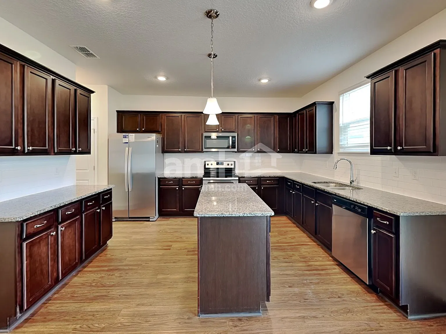 4 bed, 2.5 bath, 2373 sqft, $2,595 — Photo 3