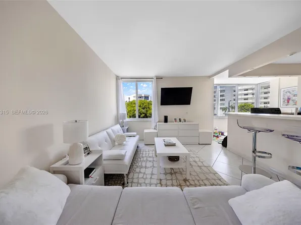 250 180th Dr APT 352, Sunny Isles Beach, FL 33160