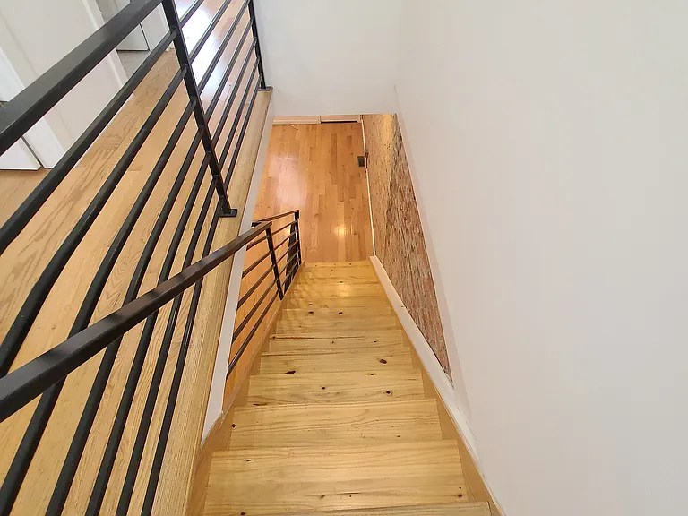 835 Livingston St — Photo 6