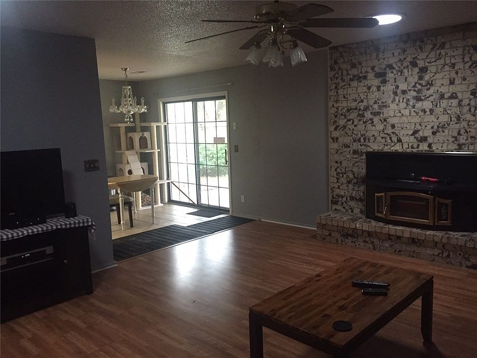 2nd image of 1308 W Rolling Oaks Dr