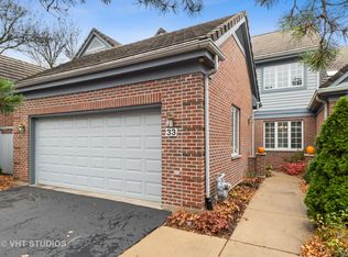 33 Stonehenge Ct, Burr Ridge, IL 60527