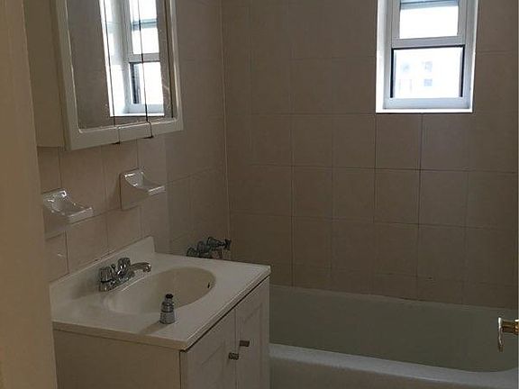 5th image of 14219 Barclay Ave APT 2G