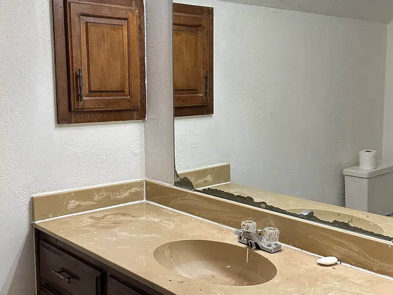 1145 Robin Hood Ln — Photo 34