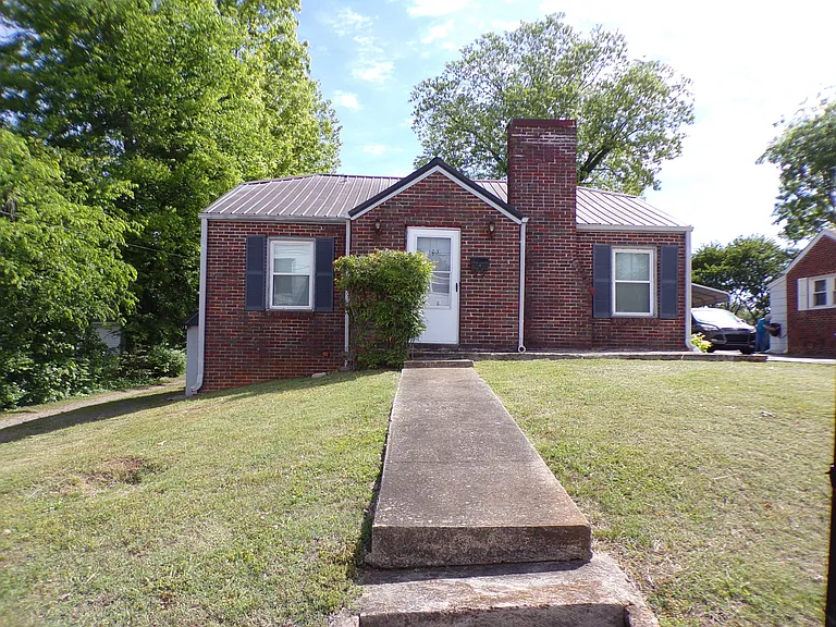 103 McMinn Ave — Photo 1