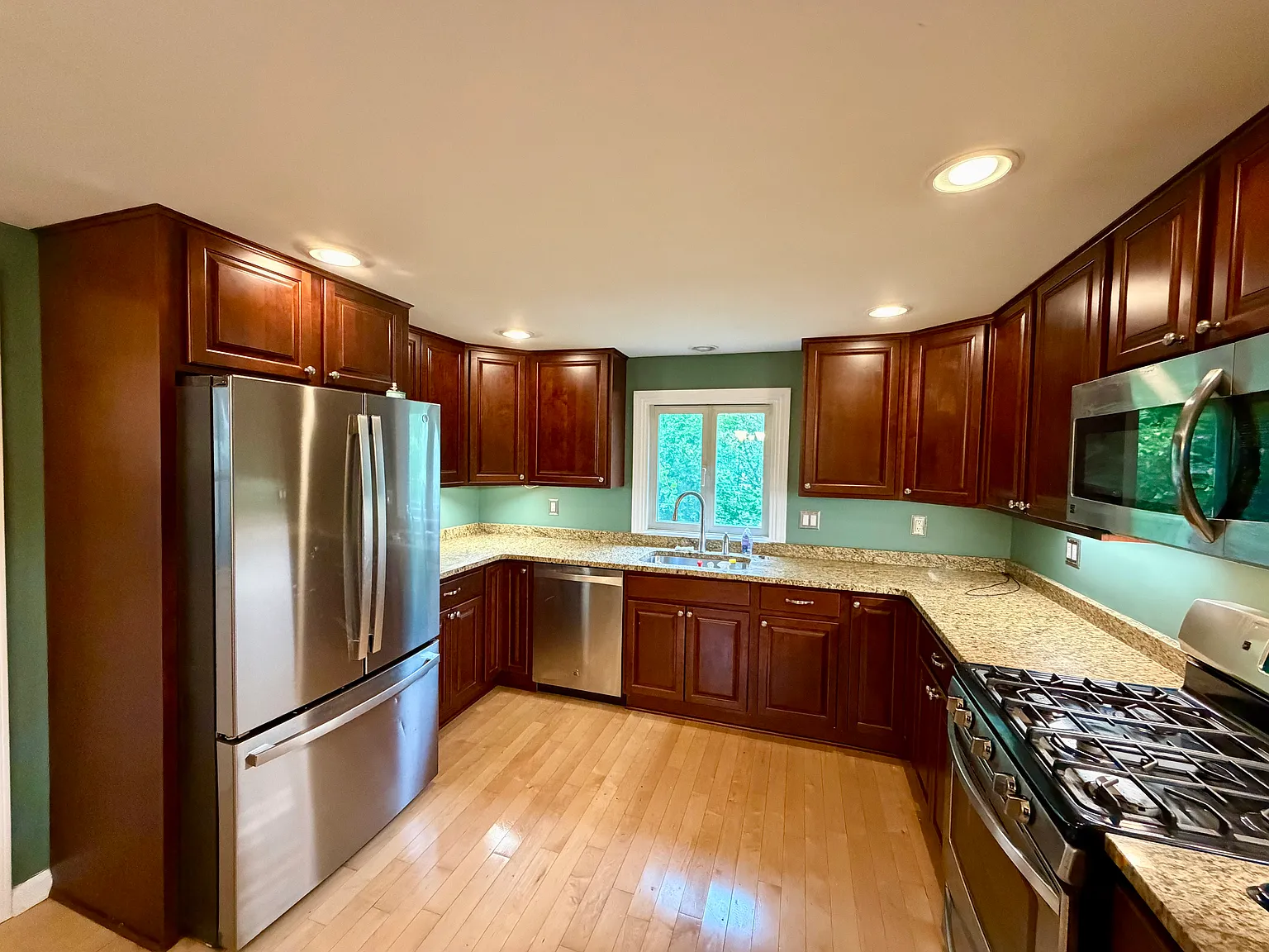 3 bed, 1533 sqft, $2,800 — Photo 2
