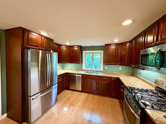 2nd image of 300 5th St