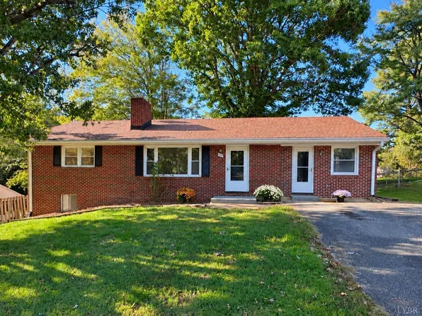 1214 W Hill Dr, Bedford, VA 24523
