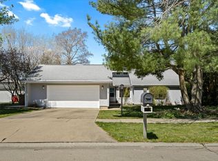 1510 Country Lake Dr, Champaign, IL