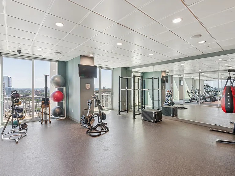 SkyHouse Buckhead — Photo 22