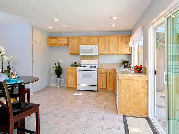 4th image of 142 W Spanish Moss Pl