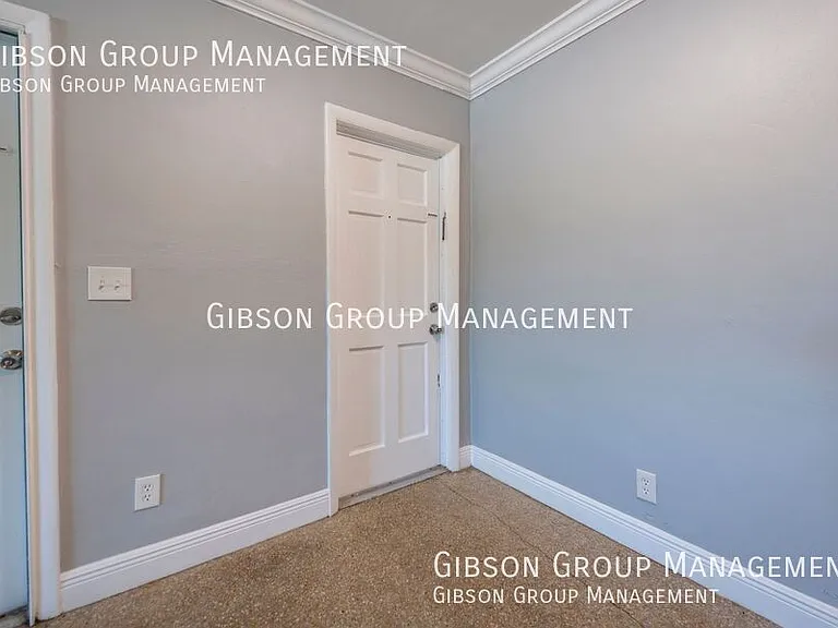 806 NE 16th Pl #6 — Photo 2