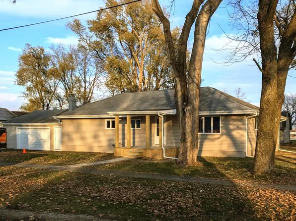 206 S Elm St, Mc Lean, IL 61754