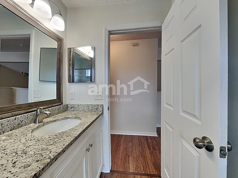 18212 Holly Hills Way — Photo 19