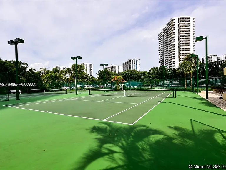 20191 E Country Club Dr #TS8 — Photo 25