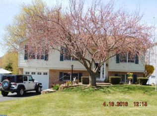 1027 Hickory Ln, Reading, PA 19606