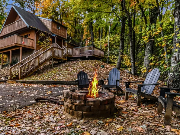 1819 Arolla Ct W, Gatlinburg, TN 37738