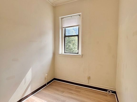 5th image of 681 Brown St Unit 1