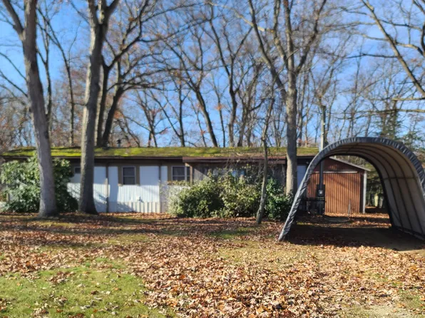 2384 Deannie St, Fennville, MI 49408