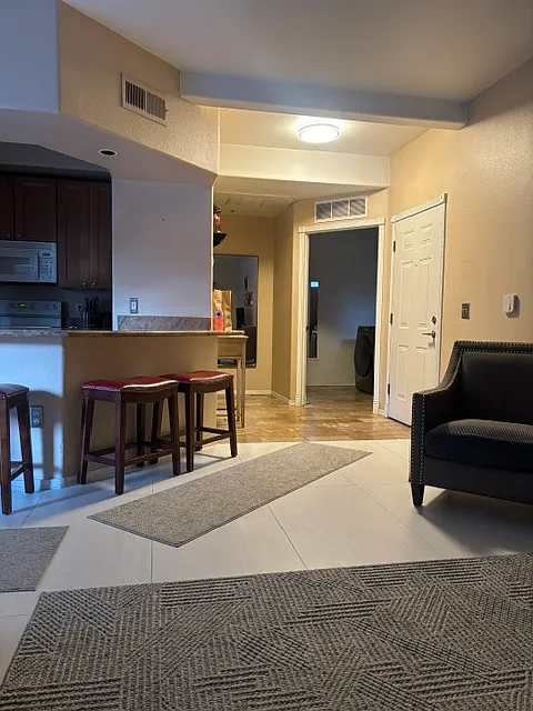 1 bed, 778 sqft, $2,000 — Photo 3
