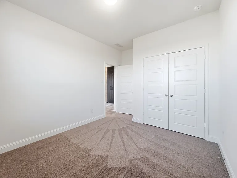 622 Saxony Dr — Photo 6