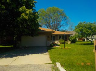 1338 Ramona Dr, Racine, WI 53406