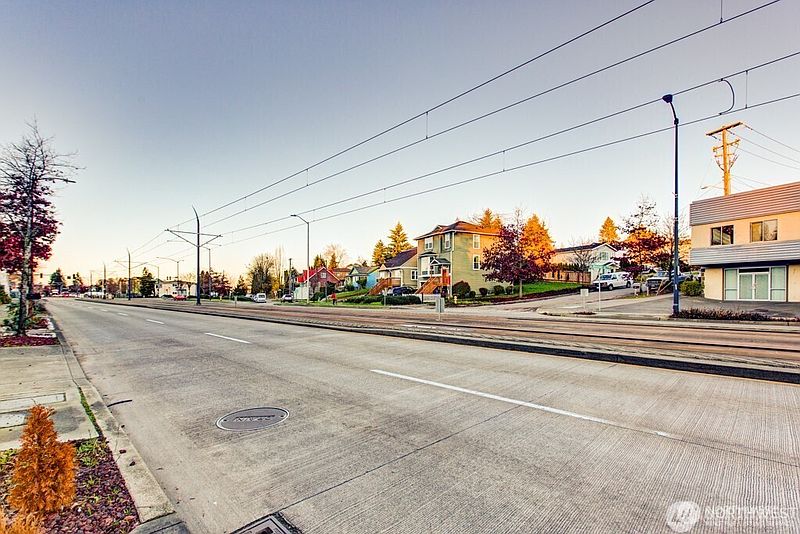 3rd image of 5305 Martin Luther King Jr Way S
