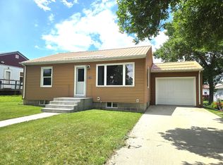 409 Parker Ave SW, Highmore, SD 57345