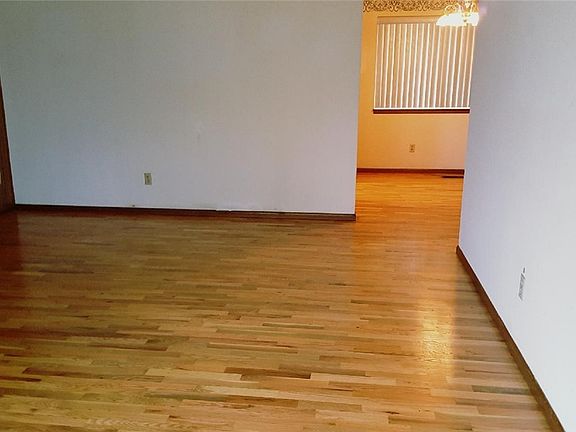 4th image of 7602 S Cushman Ave