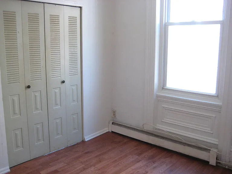 2022 Spring Garden St #2R — Photo 3