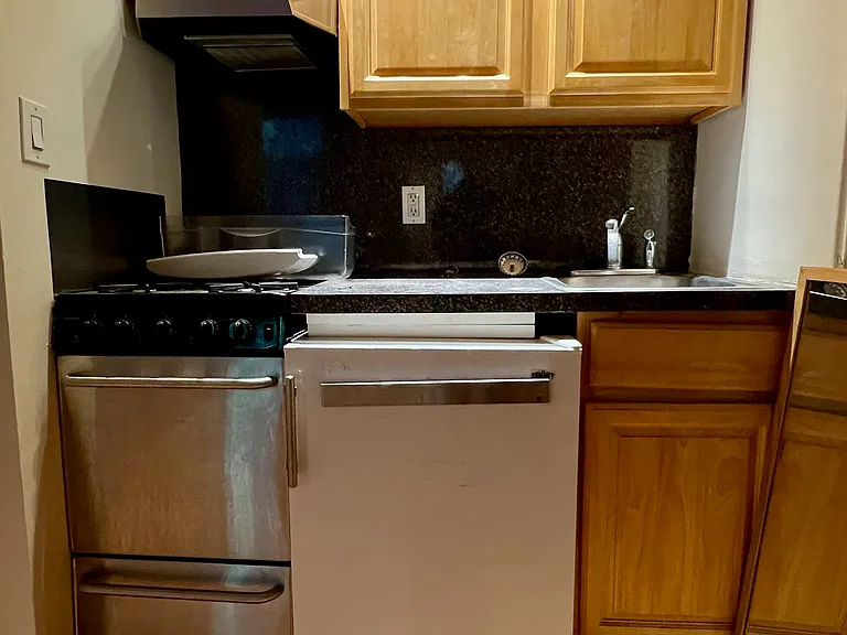 60 W 84th St #1R — Photo 3