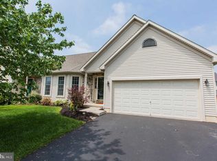 3456 Green Leaf Dr, Mount Joy, PA 17552