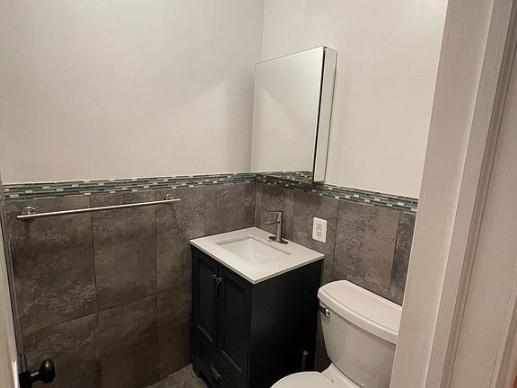 4th image of 400 12th St APT 1