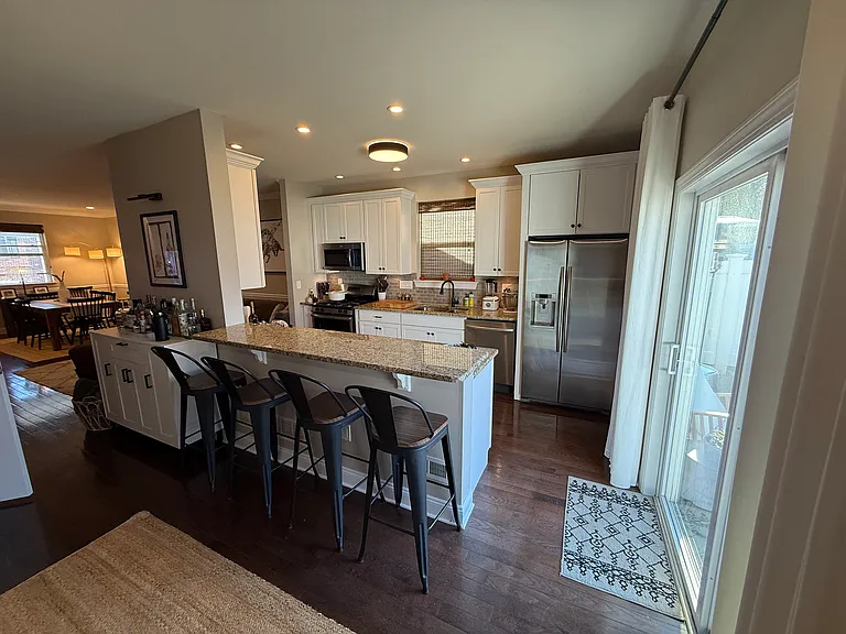 422 E Hector St — Photo 13